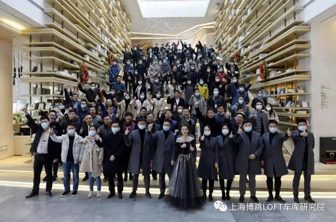 黑龙江全国一百多人在华侨城汉口道6号参观研讨LOFT专利车库技术！
